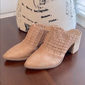Report topaz mule tan